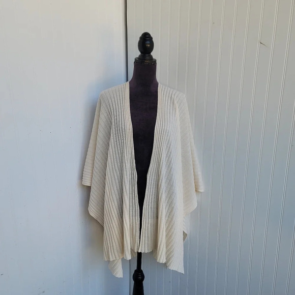 Kenneth Cole New York Women Beige Tan Poncho Open Front Cardigan Acrylic OS - Picture 1 of 11